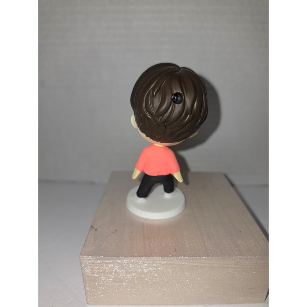 McDonald's TinyTAN x BTS 2025 Happy Meal Toy featuring SUGA Throwback - Picture 5 of 7